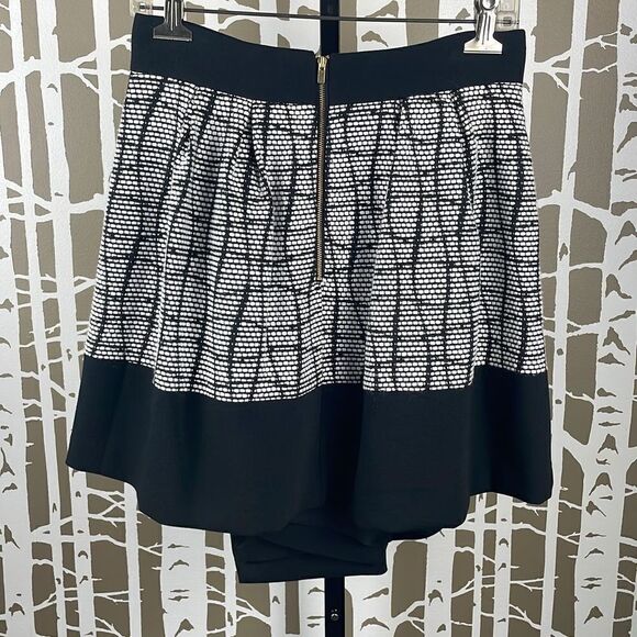 Banana Republic Black & White Jacquard Knit Asymmetrical Crossover Mini Skirt si - Picture 2 of 6